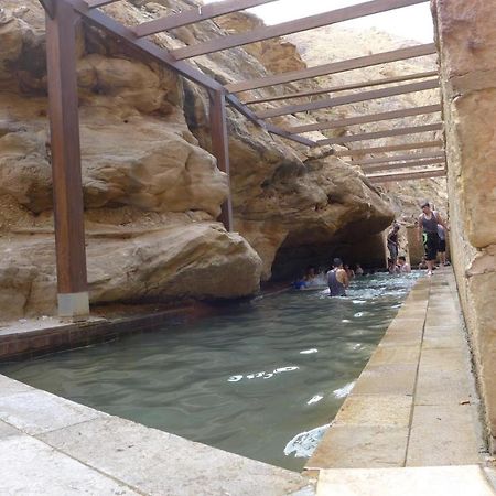 Afra Hot Springs Chalets At-Tafilah エクステリア 写真