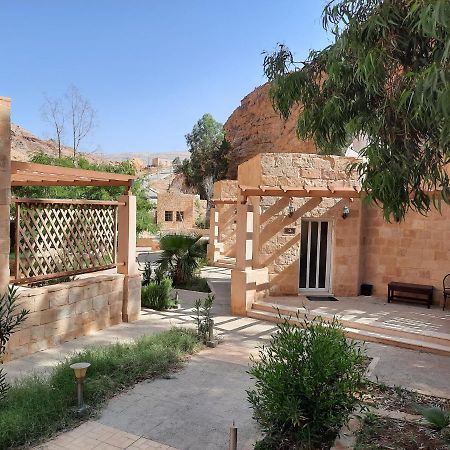 Afra Hot Springs Chalets At-Tafilah エクステリア 写真