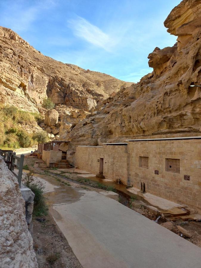 Afra Hot Springs Chalets At-Tafilah エクステリア 写真