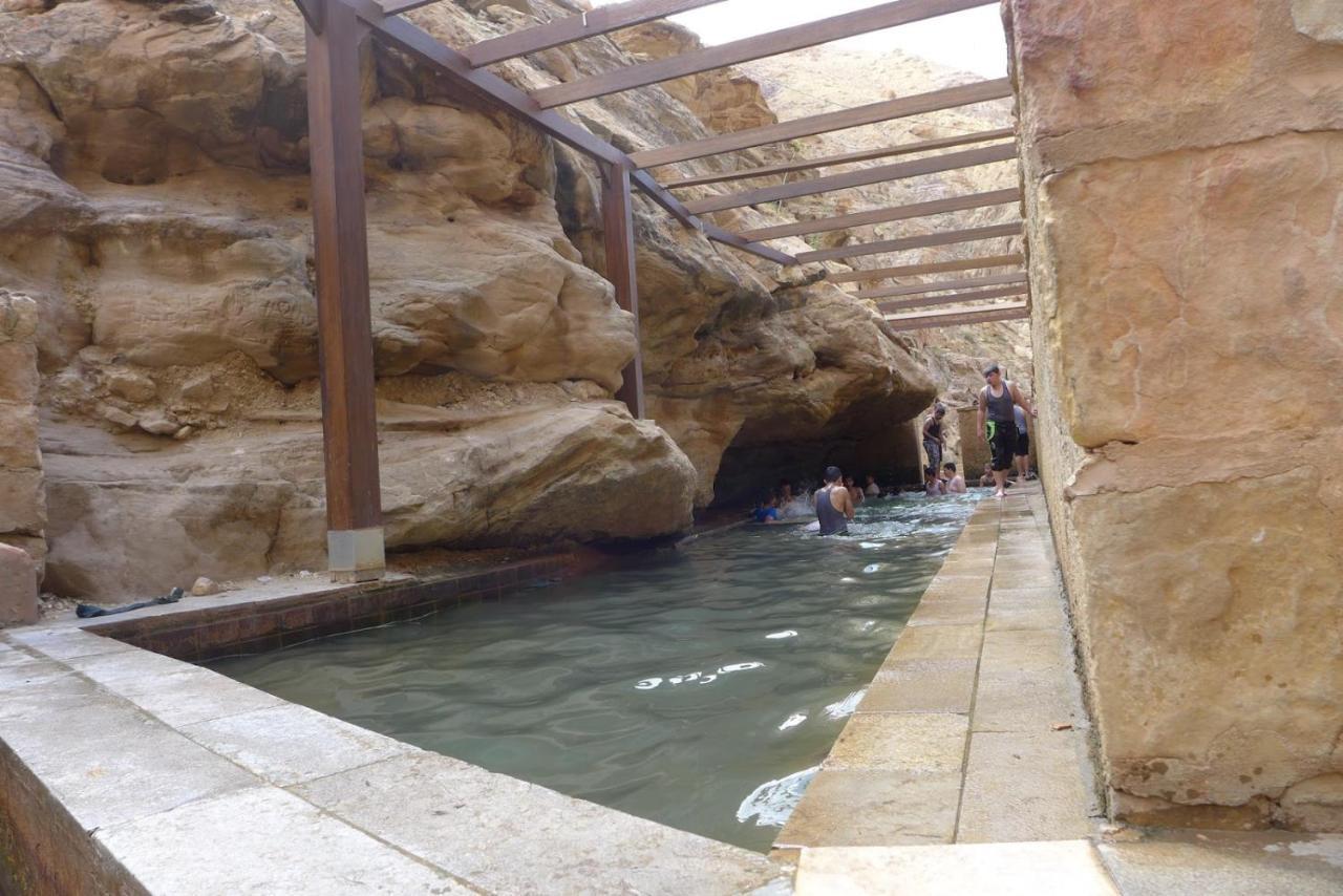 Afra Hot Springs Chalets At-Tafilah エクステリア 写真