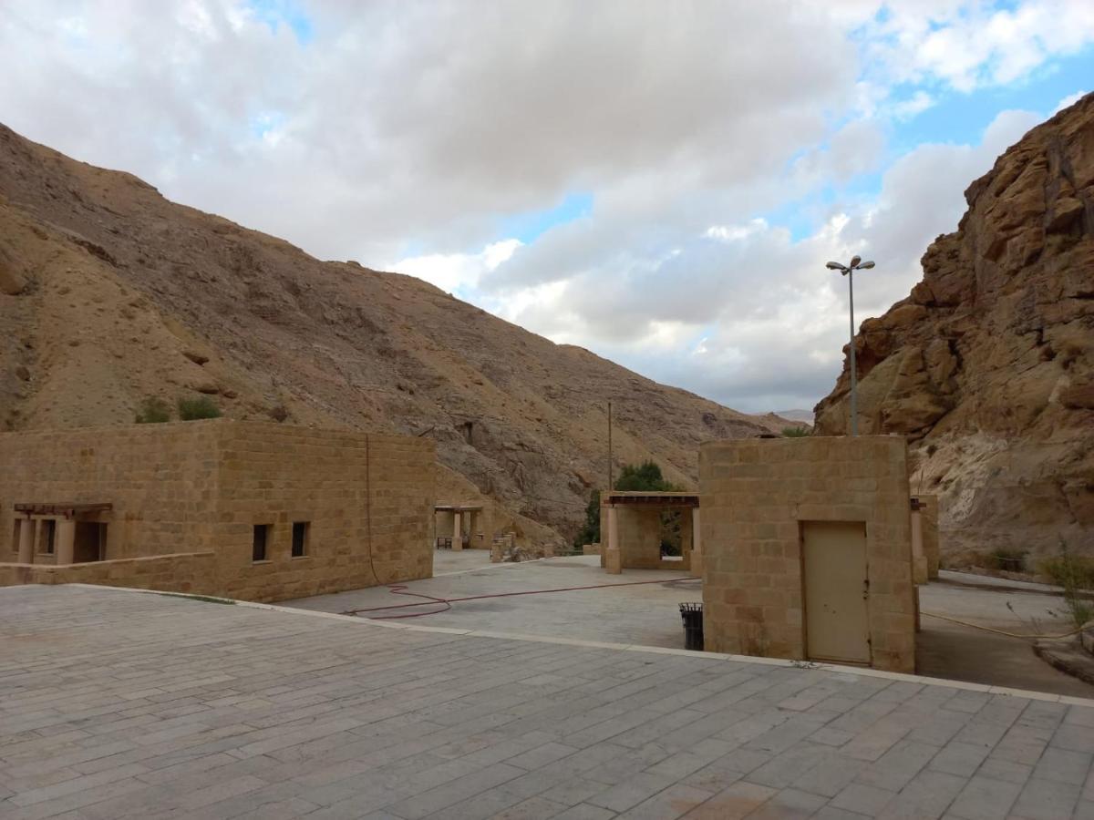 Afra Hot Springs Chalets At-Tafilah エクステリア 写真