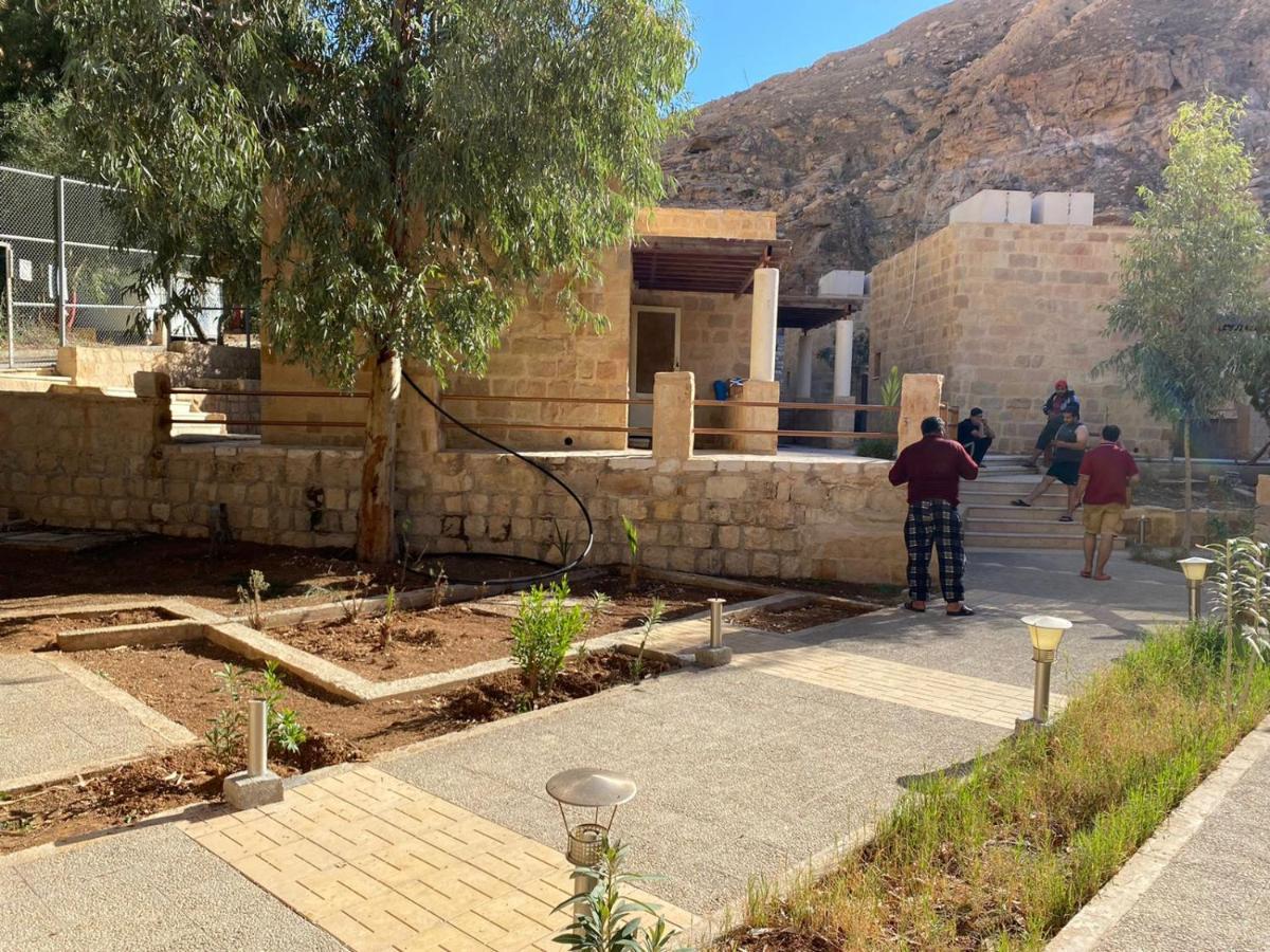 Afra Hot Springs Chalets At-Tafilah エクステリア 写真