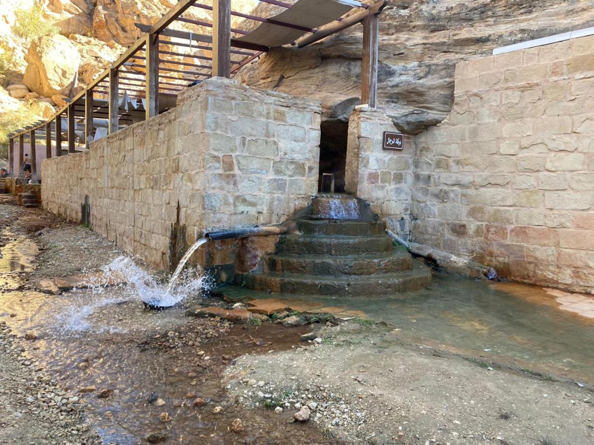 Afra Hot Springs Chalets At-Tafilah エクステリア 写真