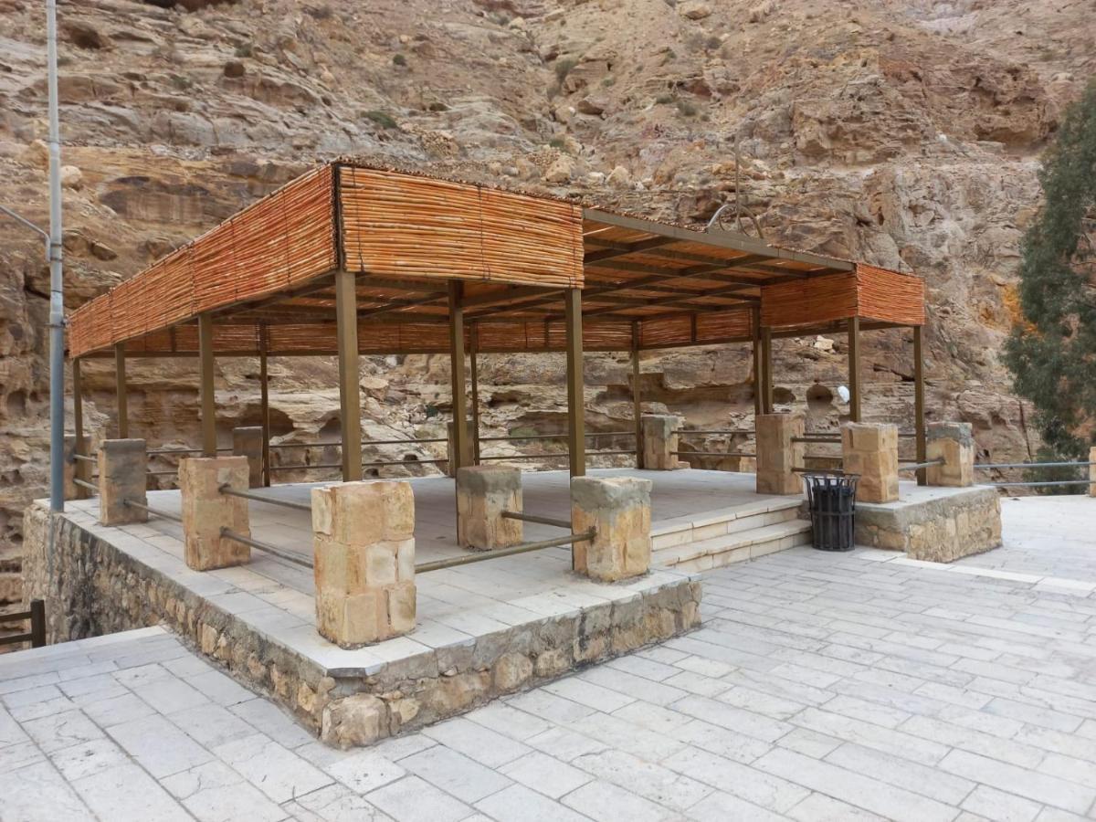 Afra Hot Springs Chalets At-Tafilah エクステリア 写真