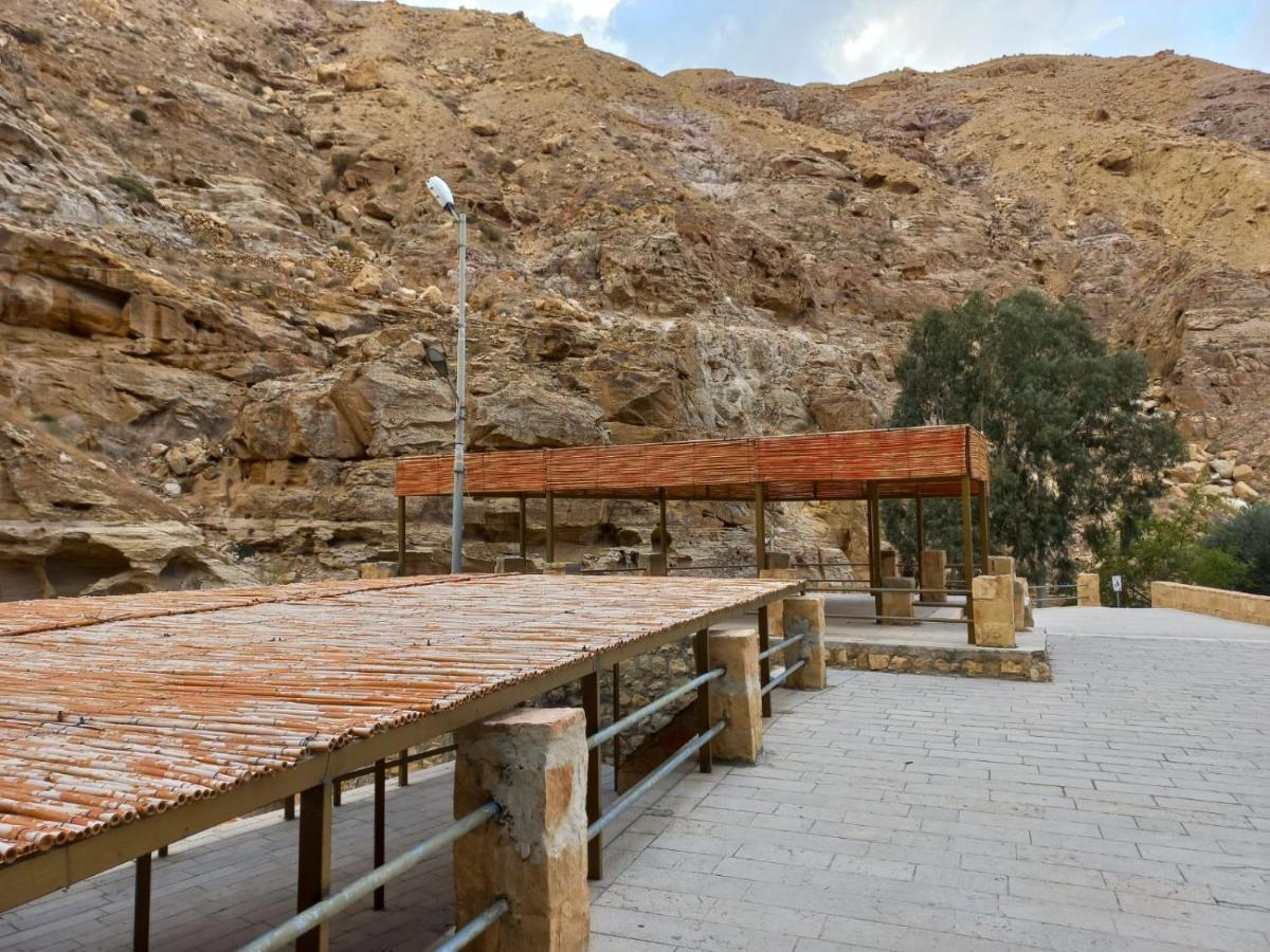Afra Hot Springs Chalets At-Tafilah エクステリア 写真