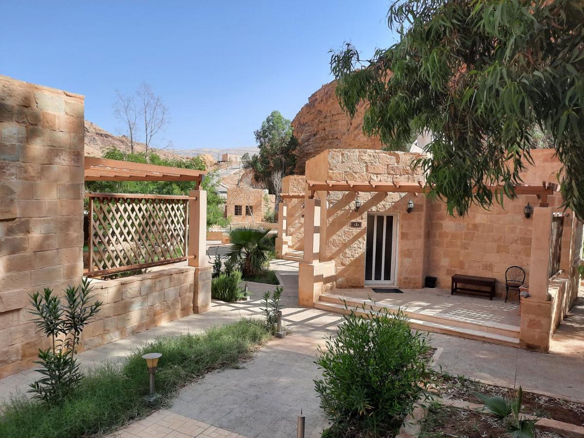 Afra Hot Springs Chalets At-Tafilah エクステリア 写真