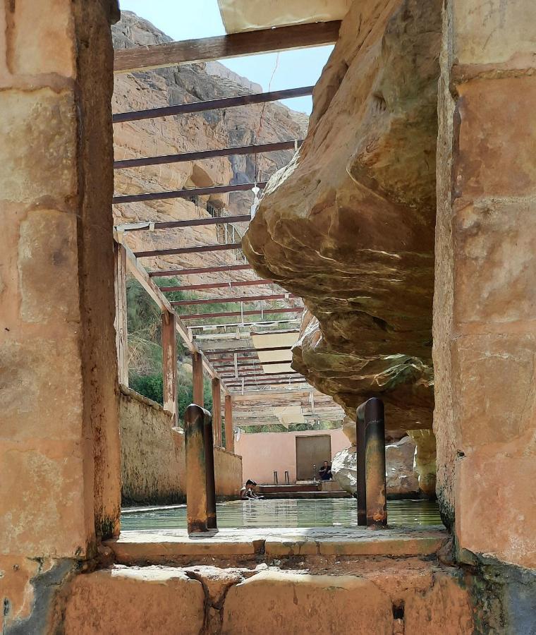 Afra Hot Springs Chalets At-Tafilah エクステリア 写真