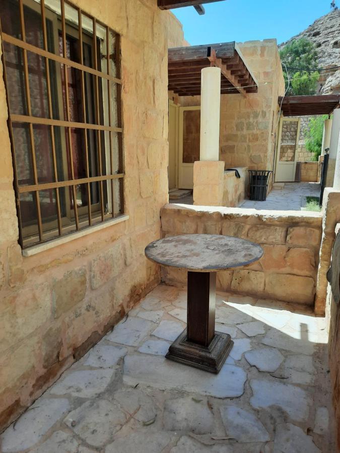 Afra Hot Springs Chalets At-Tafilah エクステリア 写真